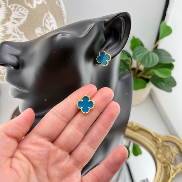 Lucky Clover Alhambra Stud Earrings – Turquoise Blue with Logo | Sterling Silver - Picture 8 of 8